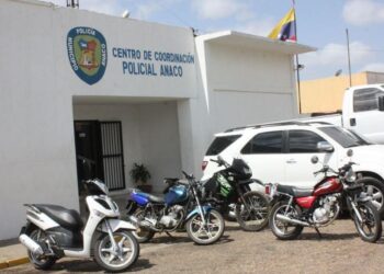 Apresaron a dos mujeres y tres hombres por tráfico ilegal de combustible