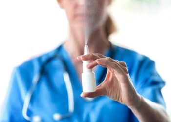 Brasileños avanzan en vacuna contra la COVID-19 en forma de spray nasal