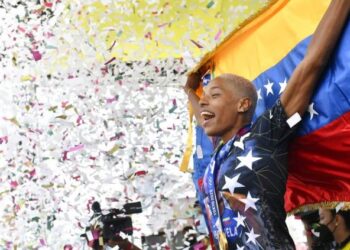 Yulimar Rojas arribó a Venezuela y es recibida como una reina