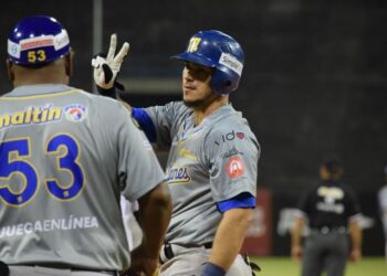 Magallanes apaleó a Caracas en el estadio Universitario