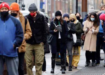 Las restricciones por Covid-19 crecen en el mundo y aumenta la presión sobre los no vacunados