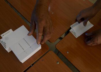 Chilenos eligen presidente tras campaña polarizada