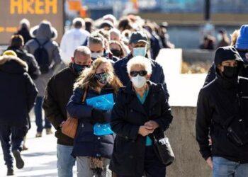 EE.UU. bate el récord de nuevos casos en un día  con 488.000 infectados