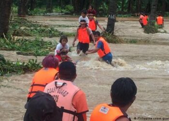 Decenas de miles huyen del supertifón Rai en Filipinas