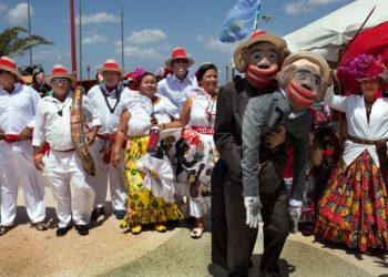 Venezolanos festejan a los “Santos Inocentes” con bailes y rituales culturales