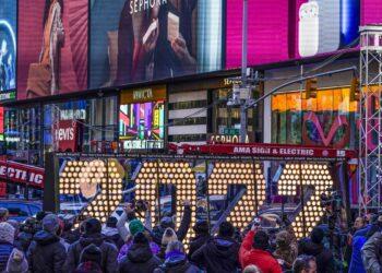 Fiesteros preparan vuelta a Times Square para recibir 2022