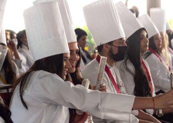 33 profesionales egresaron de las aulas de Portobello