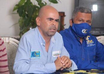 Dirigente político: es difícil creer que la industria petrolera nacional produzca un millón de barriles diarios