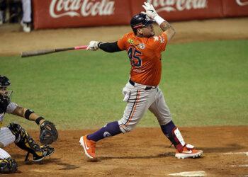 Caribes equilibró su bateo y pitcheo para vencer a Leones en el Universitario