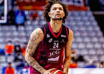 Michael Carrera volvió a liderar triunfo de su equipo en España