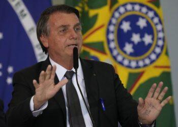 Bolsonaro dice que el dinero recuperado por Petrobras muestra la corrupción de Lula