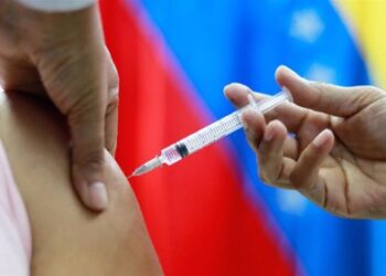 Realizarán jornada de vacunación anticovid especial para niños en sede del Colegio de Médicos