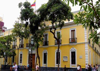 Gobierno de Maduro calificó como irracional decisión sobre oro venezolano en Reino Unido