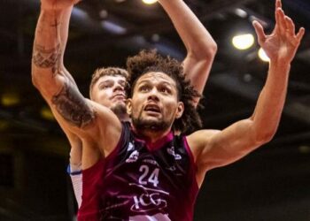 Michael Carrera se destaca en el baloncesto español