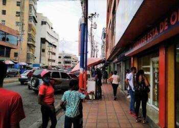 Flujo de personas ha ido disminuyendo en el centro portocruzano
