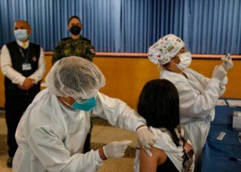 Colombia detecta primeros tres casos de la variante Ómicron