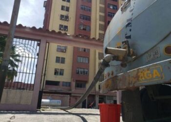 Comer o comprar agua, dos opciones y una sola decisión para algunas familias de Barquisimeto