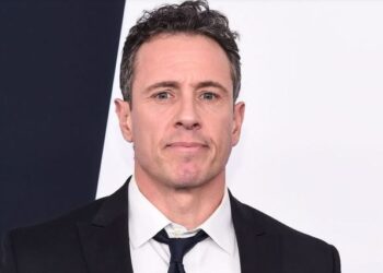 CNN despide al hermano de Cuomo por ayudar al gobernador en escándalo sexual