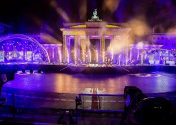 Alemania recibe el 2022 con una Puerta de Brandeburgo sin público