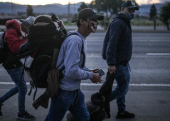 Colombia vacunará contra el covid-19 a migrantes que transiten por sus fronteras