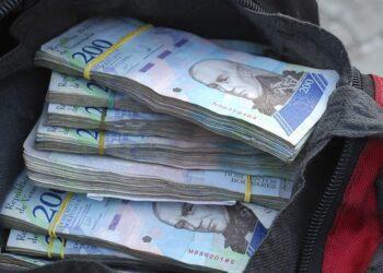 Señalan que los billetes de Bs 200 "no los quiere nadie"