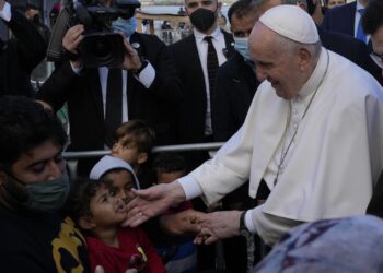 Papa Francisco consoló a los migrantes en Lesbos