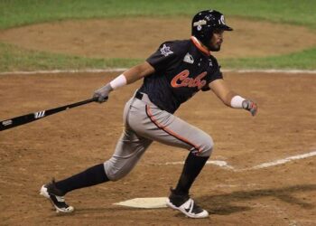 Caribes armó rally de siete carreras para ganar en Macuto a Bravos