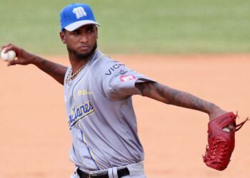 Magallanes derrotó a La Guaira y sigue en el primer puesto de la tabla de la LVBP