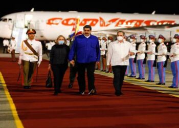 Maduro llegó a Cuba para abordar retos pospandemia  en la cumbre del ALBA