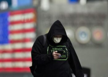 Nueva York espera limitar contagios con la reimposición de las mascarillas