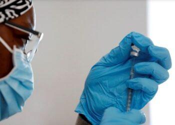 Pfizer advierte que la pandemia podría extenderse hasta 2024