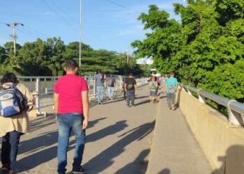 Comprar, recibir atención sanitaria, trabajar y migrar: algunos de los motivos para cruzar el puente