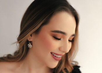 Sara Schell, una joven que se lanza al ruedo musical con el sencillo "Volver a sentir"