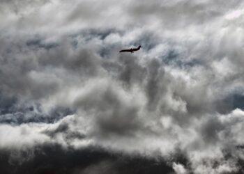 Tormenta de nieve provocó cierre de rutas en California