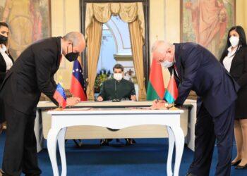 Venezuela y Belarús firman cinco acuerdos de cooperación