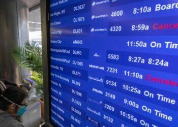 4.500 vuelos fueron anulados en todo el mundo por "avance de Ómicron"