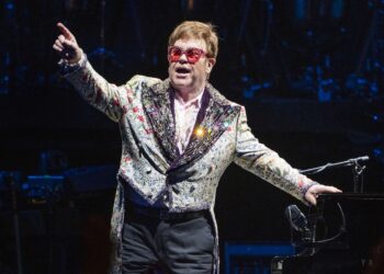 Elton John da positivo al Covid-19 y suspende dos shows de gira por EEUU