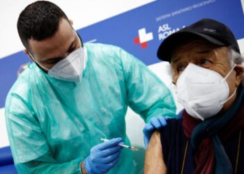Italia impone vacunación obligatoria contra el covid para mayores de 50 años