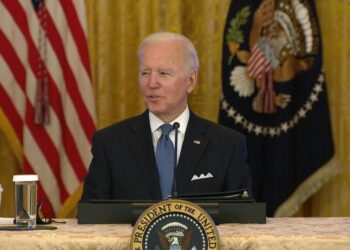 Biden insulta a un periodista sin darse cuenta que el micrófono seguía abierto