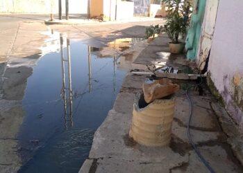 Habitantes de Barrio Venezuela padecen enfermedades a causa de aguas negras