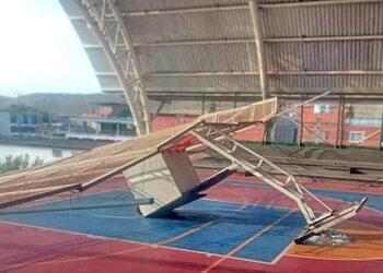Fuerte brisa provocó caída de tablero en el Polideportivo Yulimar Rojas de Boyacá III