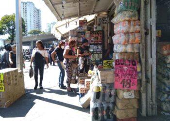 Caraqueños aspiran a que sus bolsillos mejoren en 2022 aunque los datos no son alentadores