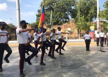 37 bachilleres se forman en la Academia de Polibolívar