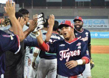 Rally de 10 carreras le dio importante triunfo a Tigres sobre Caribes
