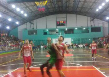 Basqueteros de Sucre y Guaiqueríes de Margarita se midieron en Cumaná (+Fotos)