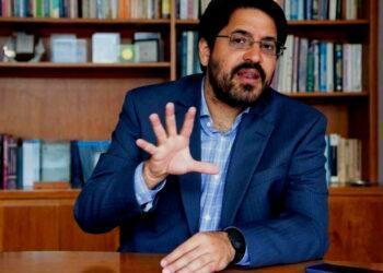 Oliveros: La estabilidad económica del país está en el foso