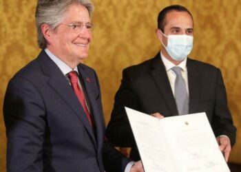 Estados Unidos ofrece ampliar cooperación con Ecuador para regularizar a venezolanos