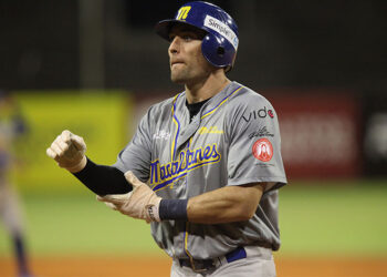 Magallanes se quedó con el liderato, tras vencer a Aragua