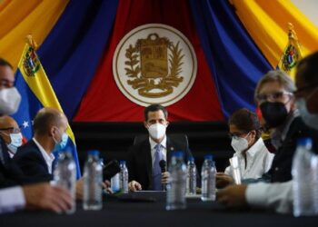 Creación de “gobierno parlamentario” busca mantener apoyo externo, pero profundiza diferencias opositoras