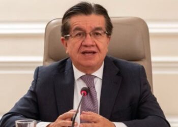 Ministro de Salud de Colombia dice que ómicron es la variante más dominante en ese país